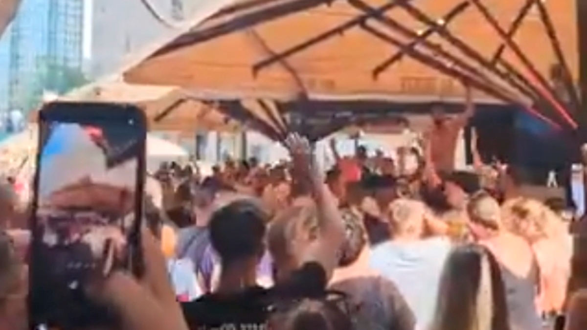 VIDEO Širi se snimka iz centra Zagreba: “Evo zore, evo dana, evo Jure i Bobana”