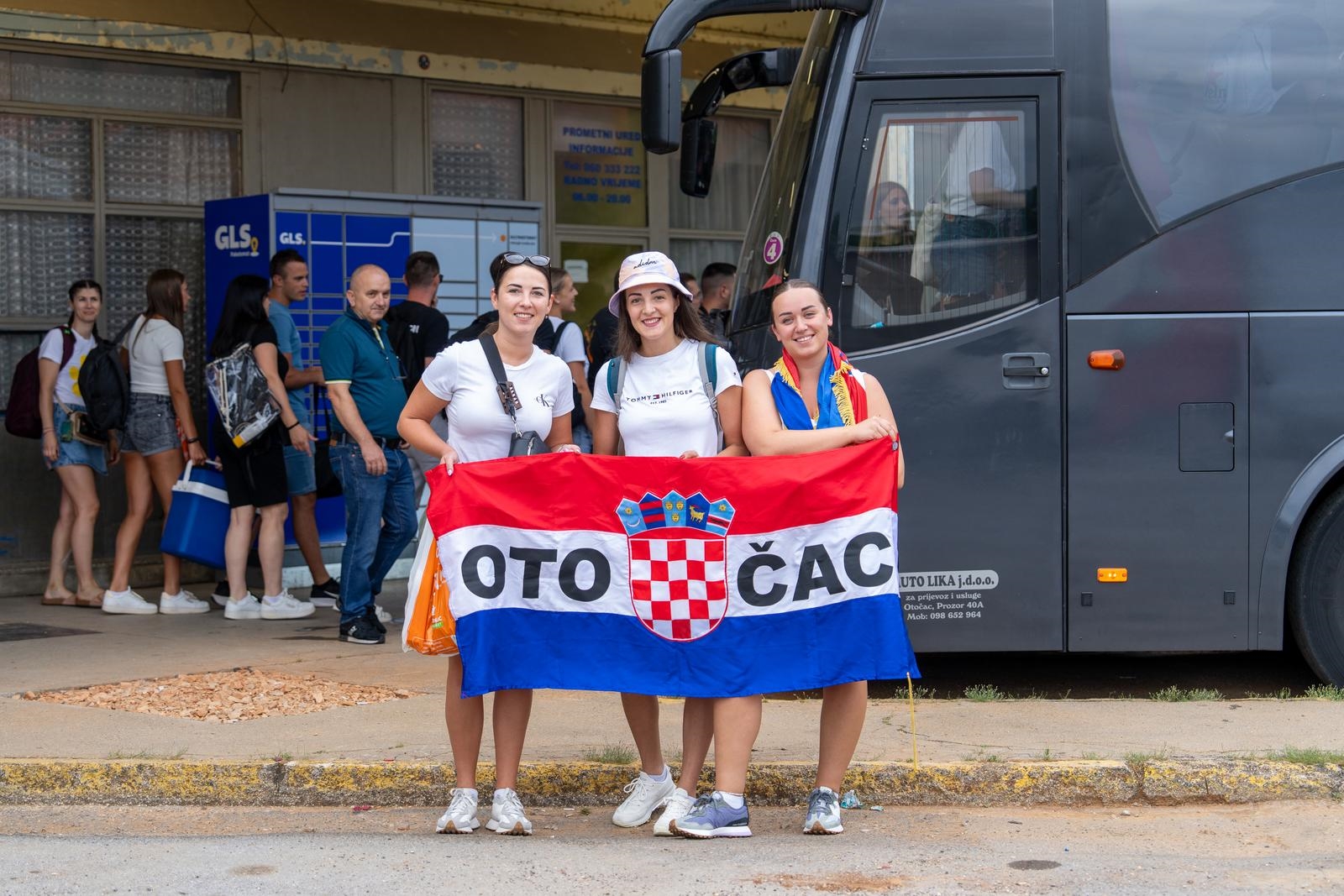 Danas je Thompsonov koncert. Busevi idu za Zagreb, centar grada se puni