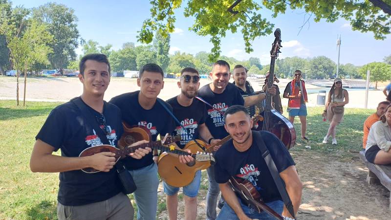 Bundek gori prije koncerta! Stigli i tamburaši: ‘Ljudi nisu škrti, imaju keša za nas…’