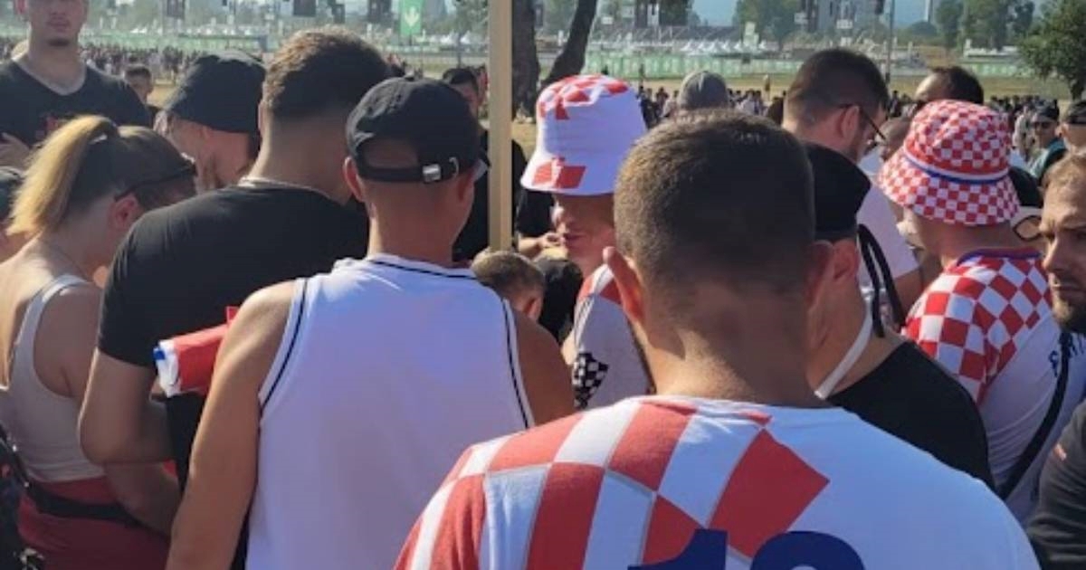 FOTO Na Hipodromu nastala gužva oko hidranta s pitkom vodom