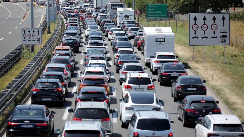 FOTO Nepregledne gužve kod Lučkog! Kolona od 8 kilometara