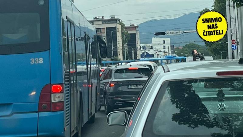 VIDEO Kaos na križanju Držićeve i Vukovarske u Zagrebu: Ne rade semafori, stvara se kolona