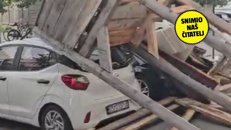 Dramatična snimka iz Osijeka: ‘Oluja je srušila nadstrešnicu na cijeli red parkiranih automobila’