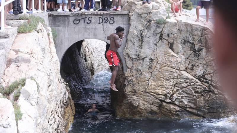 FOTO Obožavaju ga u Hrvatskoj! Slavni YouTuber IShowSpeed skakao u more na splitskoj plaži