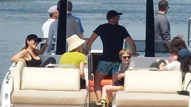 FOTO Jeff Bezos i Lauren nakon vjenčanja ponovno u Hrvatskoj! ‘Mahali su, bili su baš opušteni’