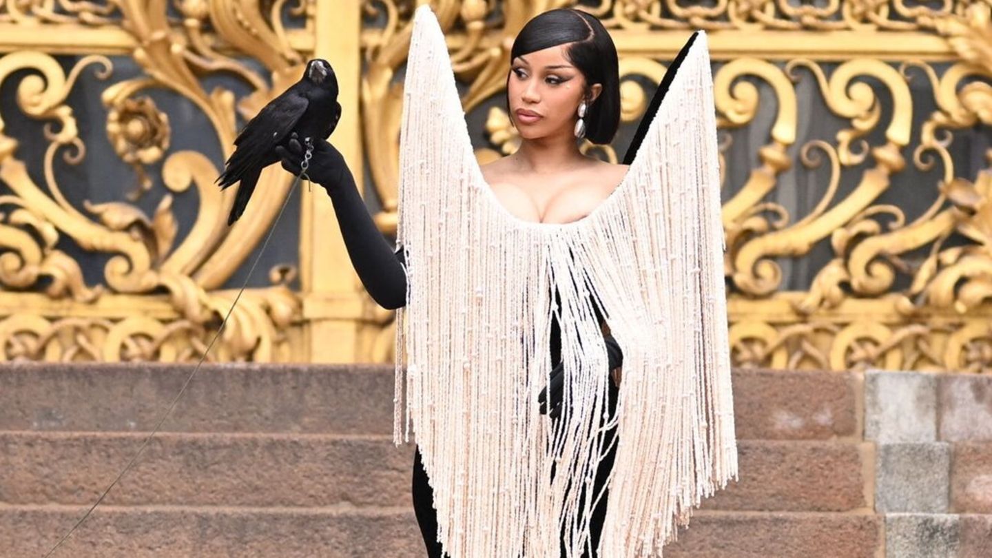 Cardi B na pariškom tjednu mode: Living Raven kao dodatak