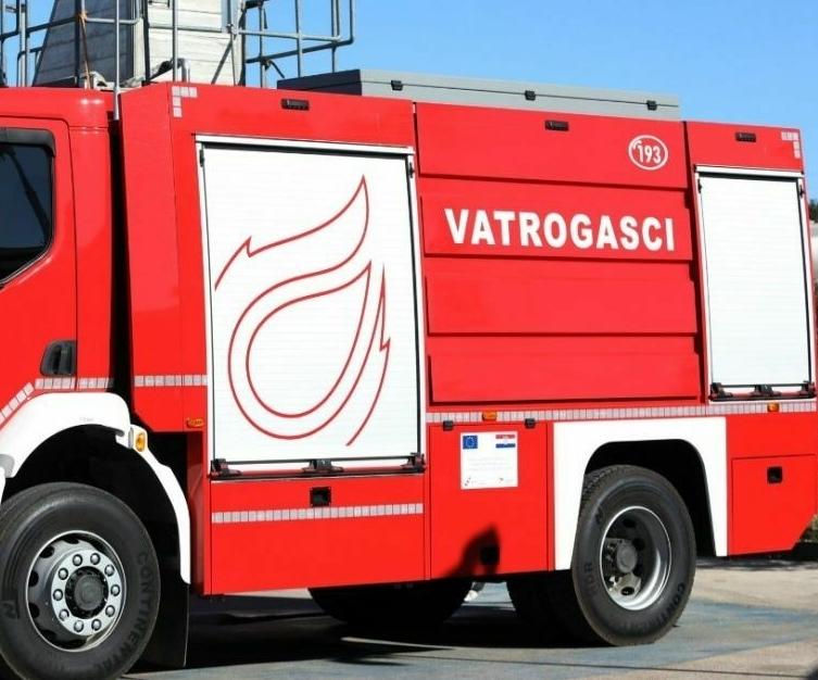 Potop u zagrebačkoj bolnici! Velika bujica vode slila se u dvorište zgrade, postavljaju se brane