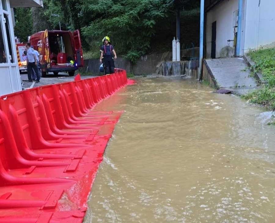 Pukla cijev, voda prodrla u podrum zarazne bolnice u Zagrebu