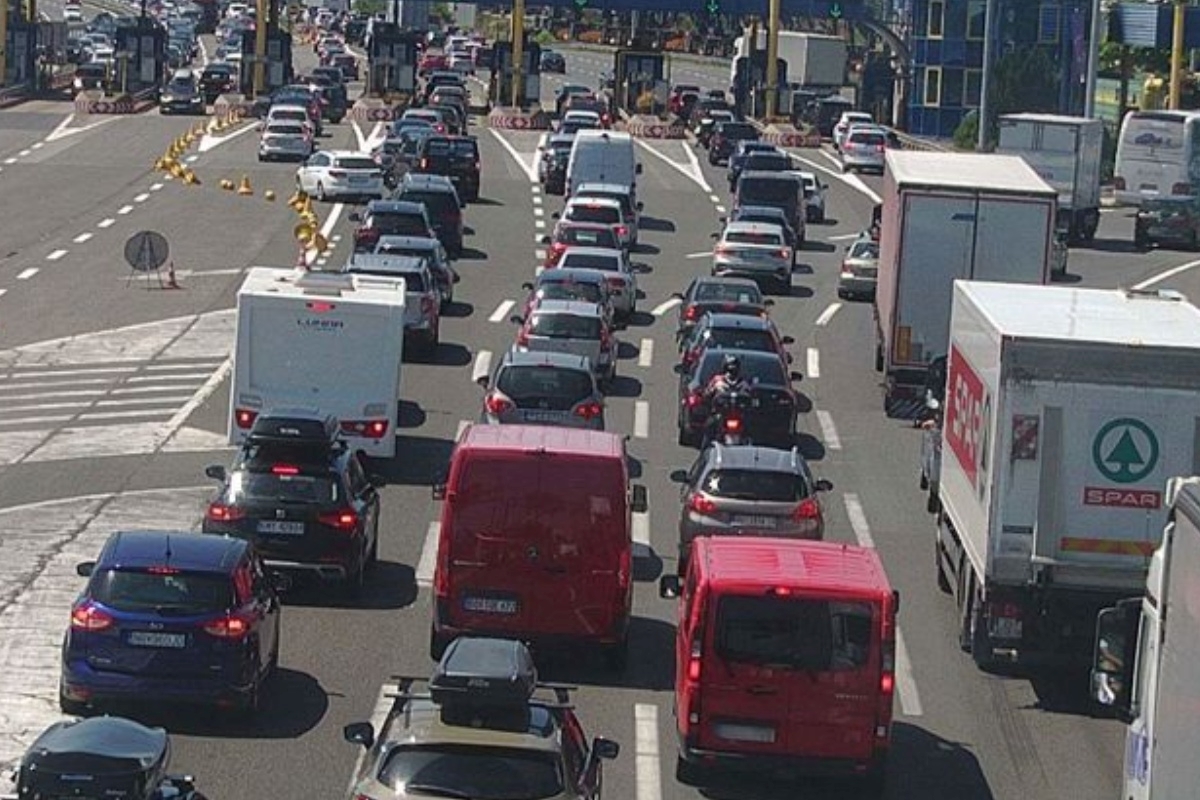 Zastoji na zagrebačkoj obilaznici, kolona prema moru duga 12 km
