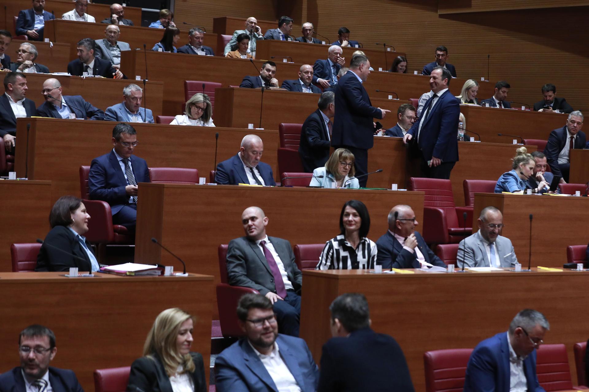 Sve stranke podržale povratak vojnog roka osim zastupnika Možemo!, Centra i GLAS-a: ‘Diskriminira se…‘