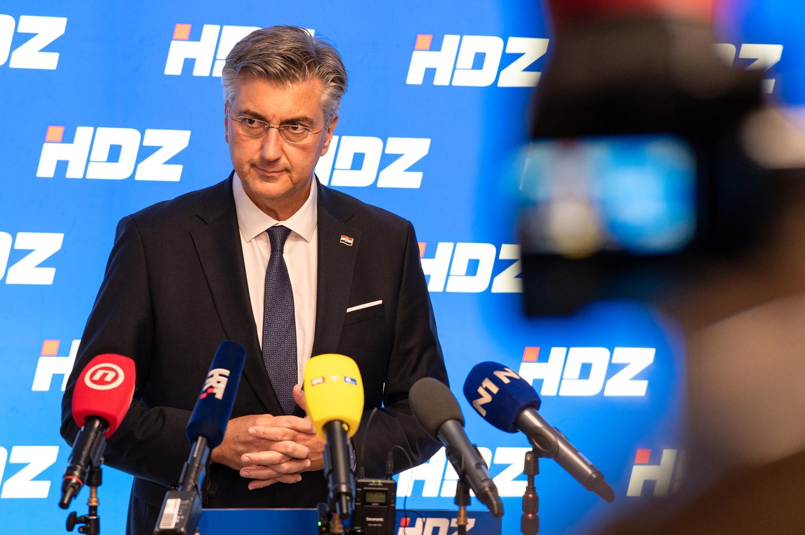 HDZ navodno otpilio DP i u Vukovaru se dogovorio s Pavličekom. Plenković: Pričekajmo