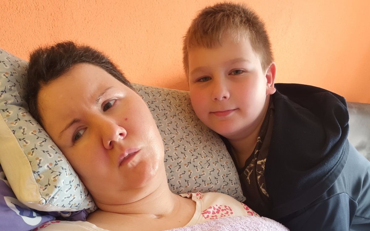 Dino će prodavati svoje plišance kako bi pomogao mami da lakše diše