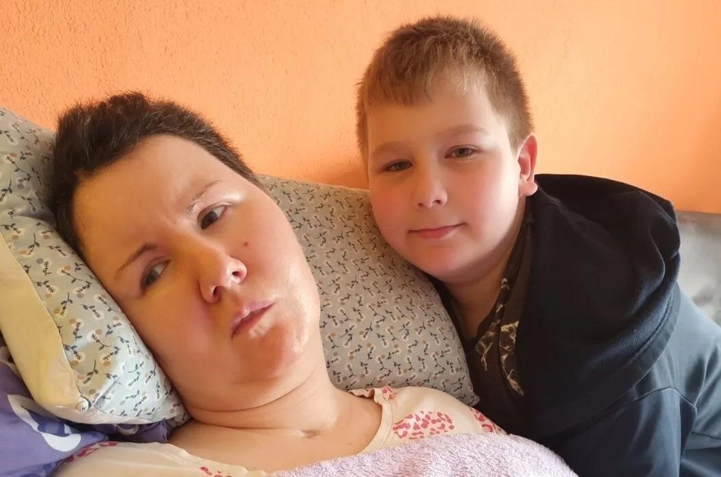 Dino će prodavati plišane igračke kako bi pomogao mami: ‘Srce nam se raspada, no iz svoje kože ne možemo…‘
