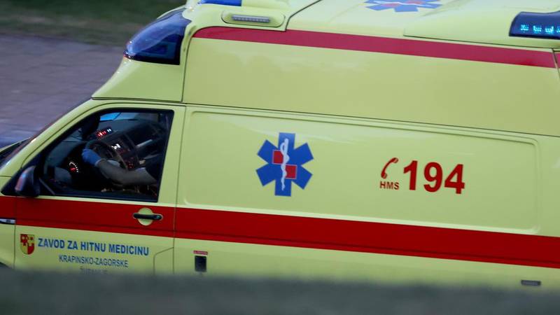 Dijete na romobilu izletjelo u jarak kraj Bjelovara. Zbog teških ozljeda je u Klaićevoj