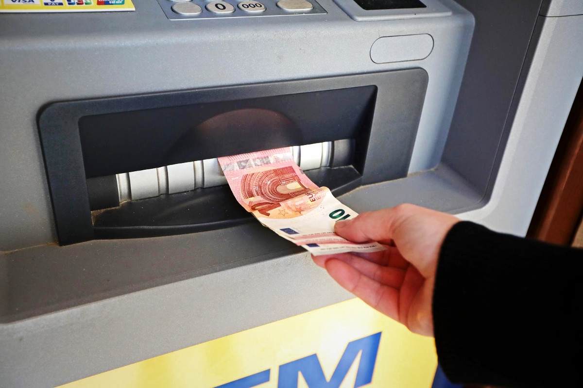 Banke više ne smiju naplaćivati naknade za osnovne usluge