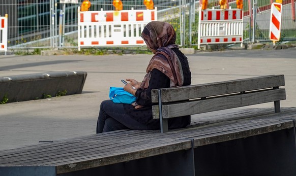Mlada žena nije ostavljena u restoranu u Ženevi – zbog svog marama