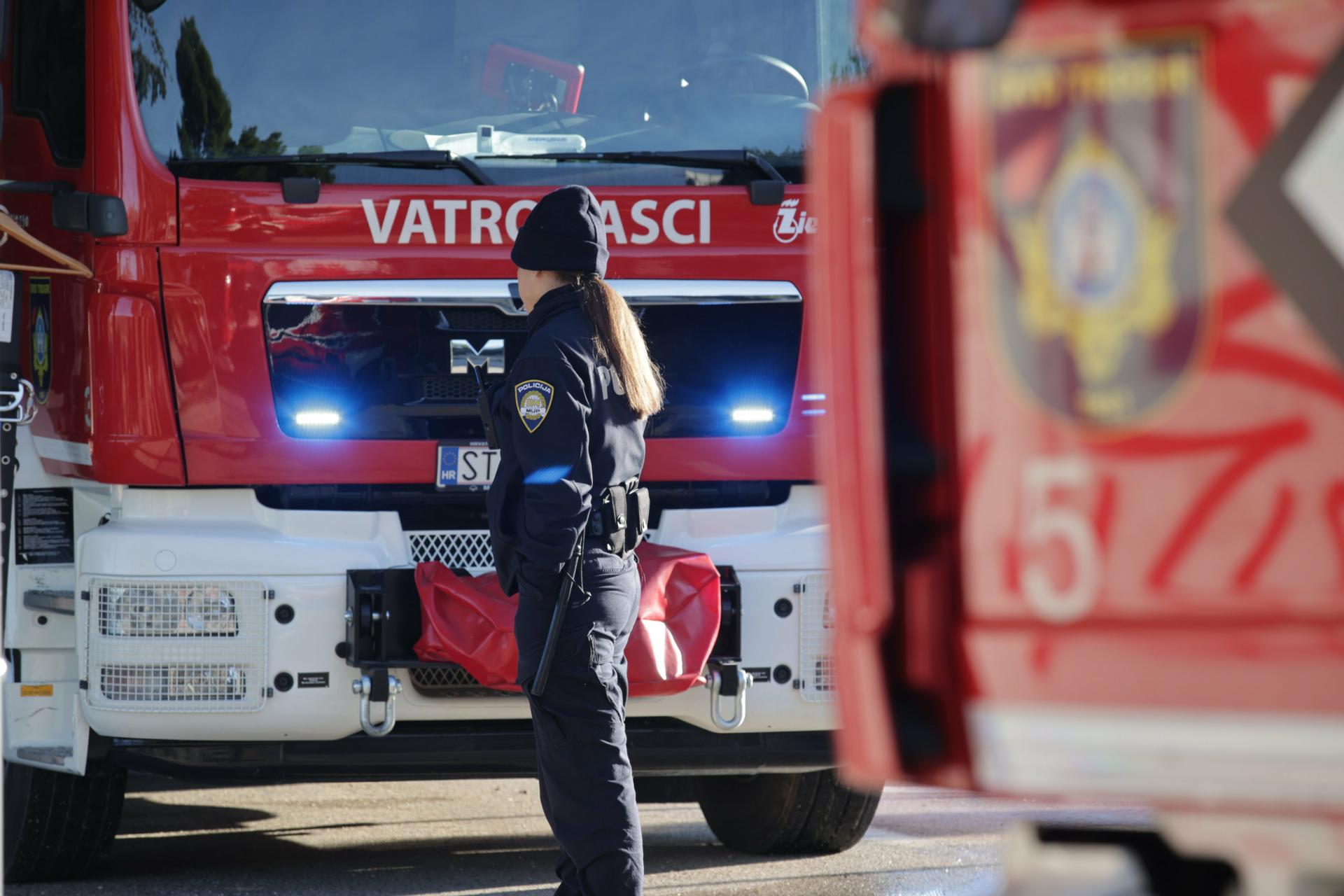 Gorjelo kod restorana na odmorištu Krka, vatrogasci brzom intervencijom spriječili širenje vatre