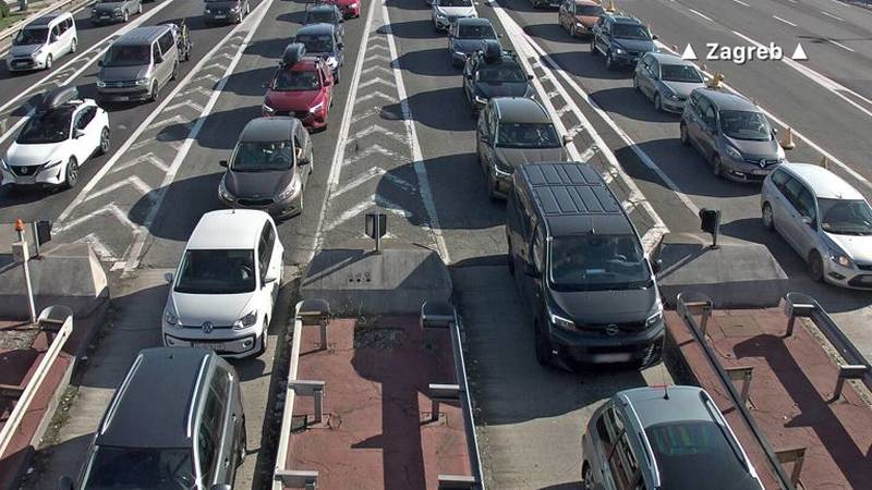 Gužve prema moru: Kolone na autocestama, čekanja na granicama i posebne zabrane
