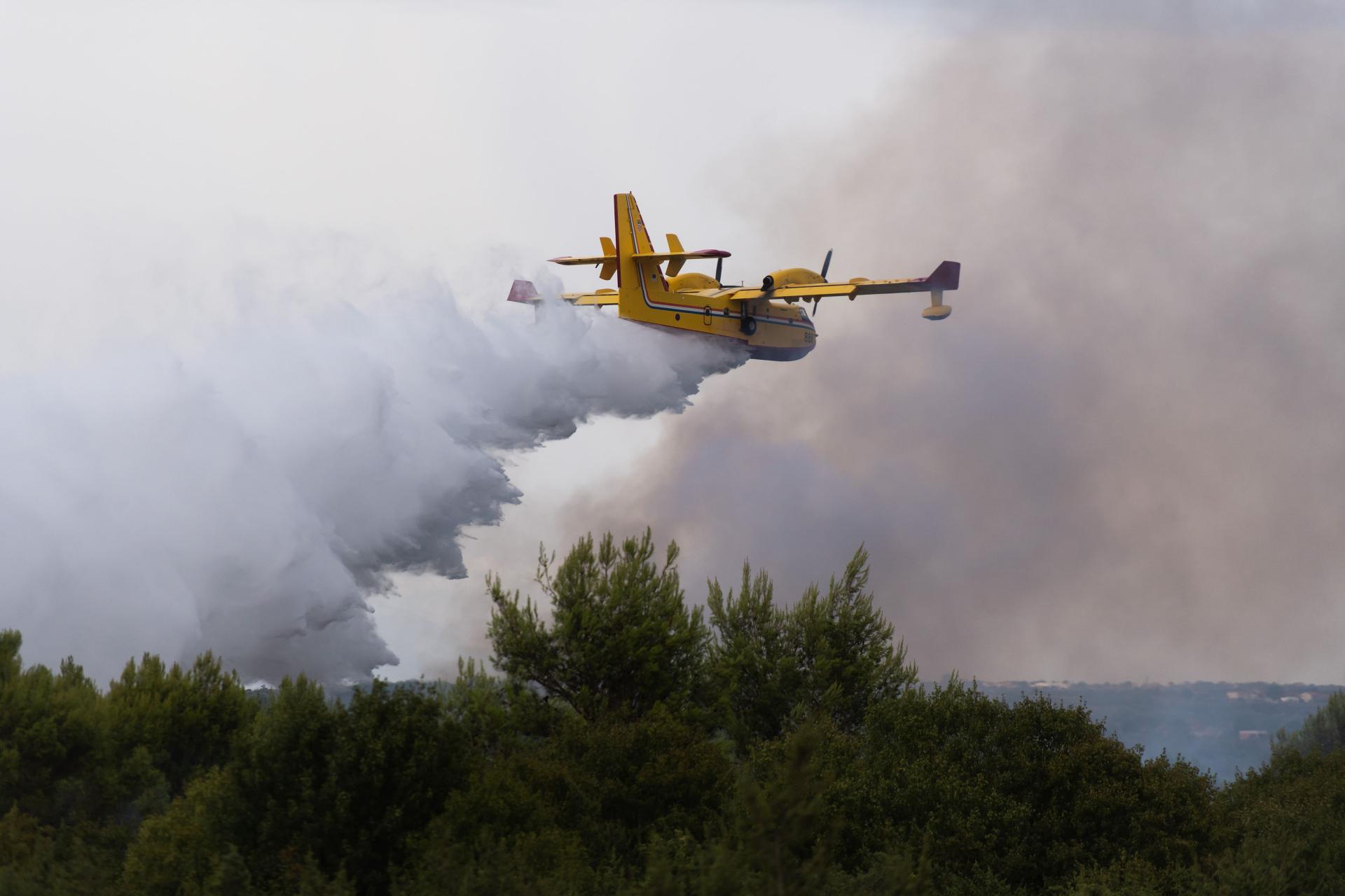 Požar između Žerave i Ninskih Stanova lokaliziran: gasila ga tri kanadera i dva air – tractora