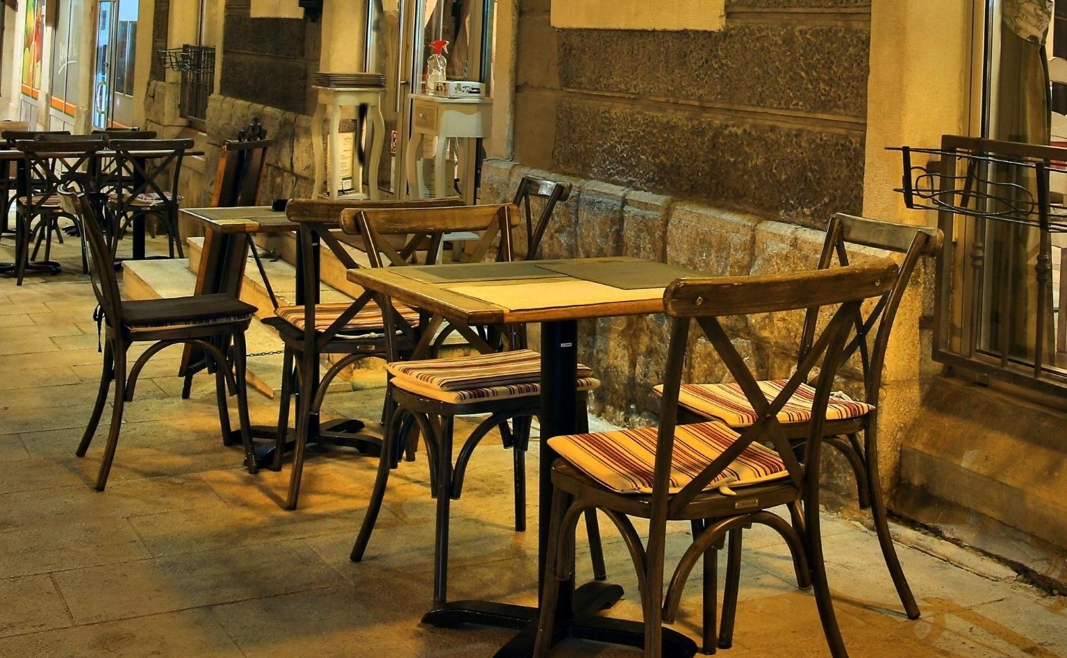 Nije ni čudo što nam restorani zjape prazni: usporedbe su šokantne, cijene u Splitu narasle 50 do 75 posto!