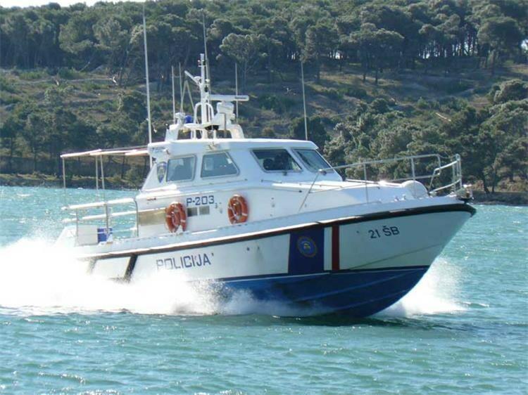 Šibenska pomorska policija kaznila 25 nautičara zbog nepropisnog glisiranja. Ostali su kraći za 400 eura