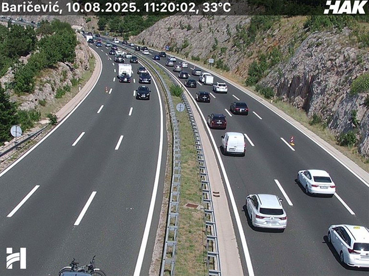 Kolone na cestama, najveće gužve su na A1 kod Zadra i Novigrada te na Krku