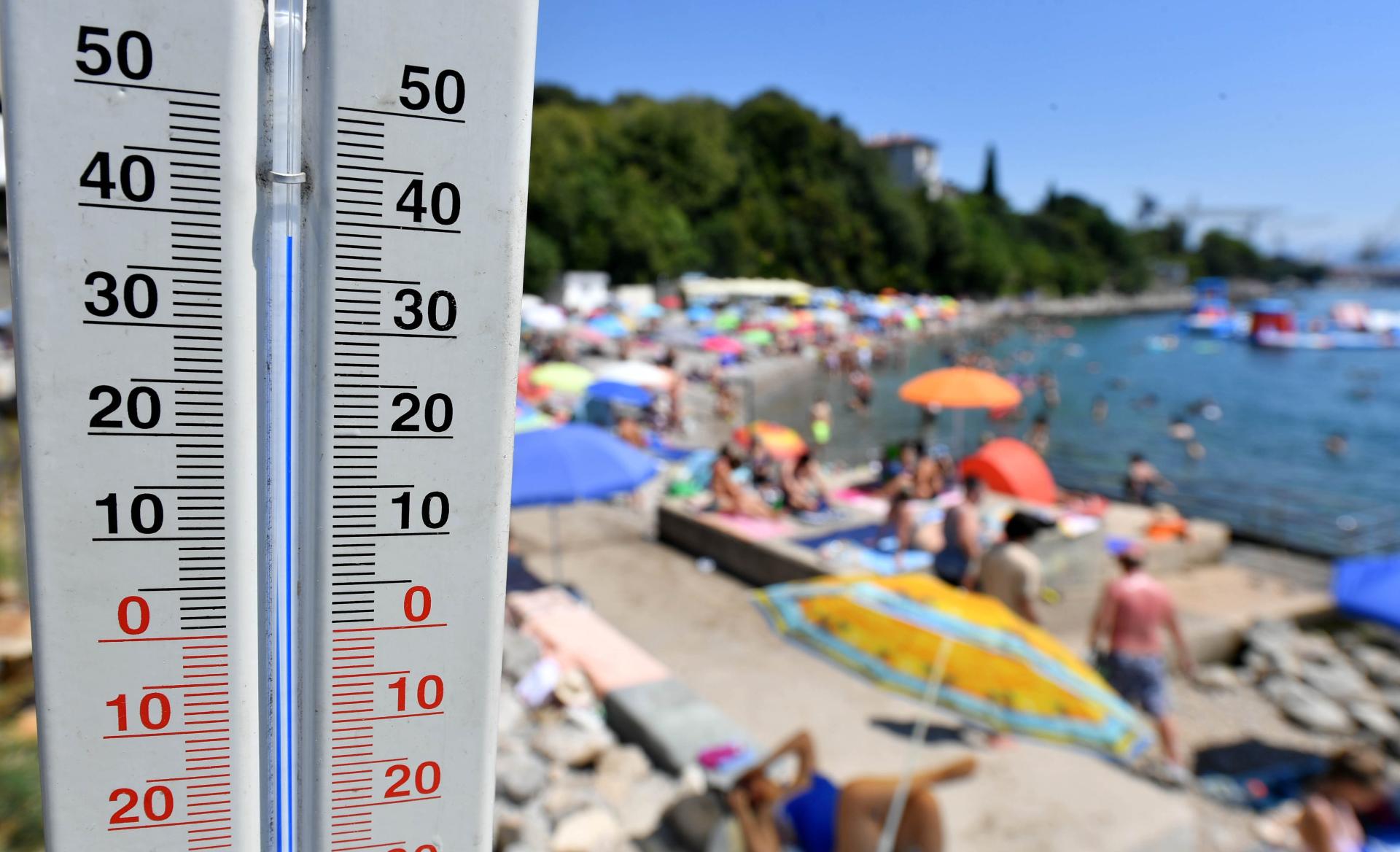 Vrhunac toplinskog vala uz fensku buru; sredinom tjedna iz sjeverne Afrike s vrućim nam zrakom stiže i pijesak