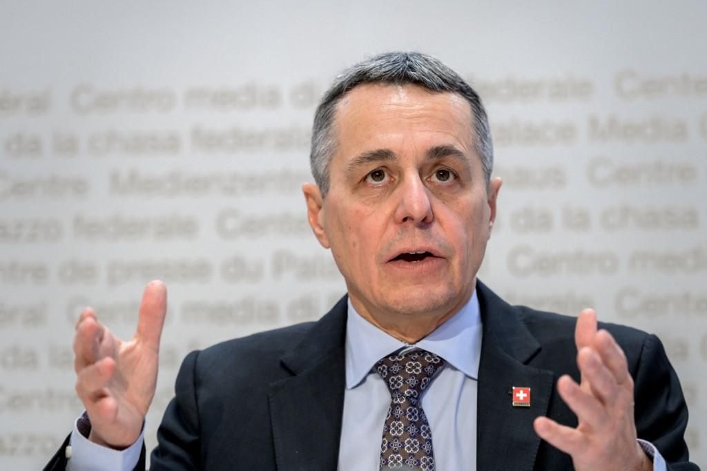 Ignazio Cassis, Gospodin odsutan