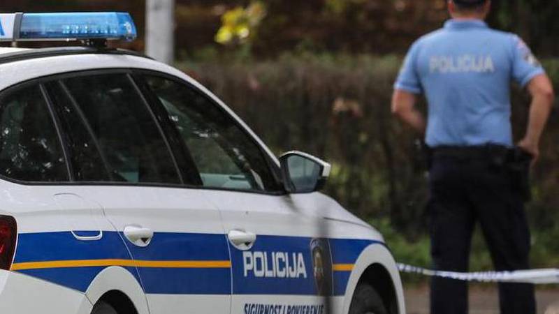 Bračanin prijetio da će aktivirati bombu u kući u Supetru: Stigla i specijalna policija, uhitili su ga