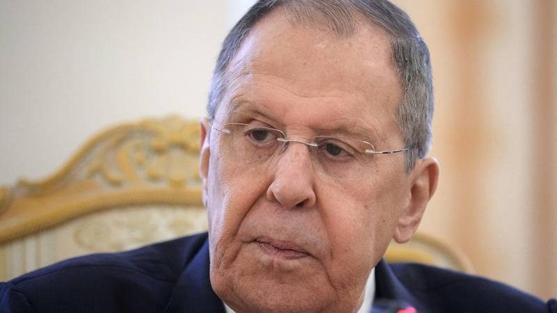 Pogledajte majicu u kojoj je ruski šef diplomacije stigao na Aljasku: Kome  šalje poruku?