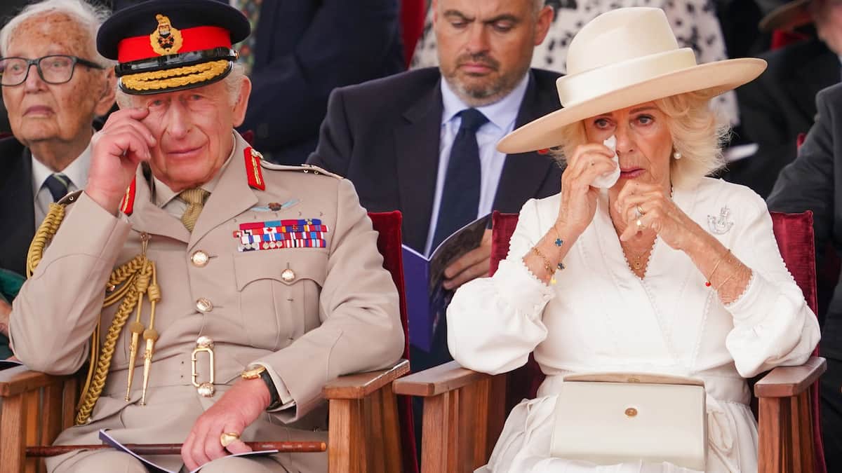 Veteran do suza pomakne kralja Charlesa i kraljice Camilla