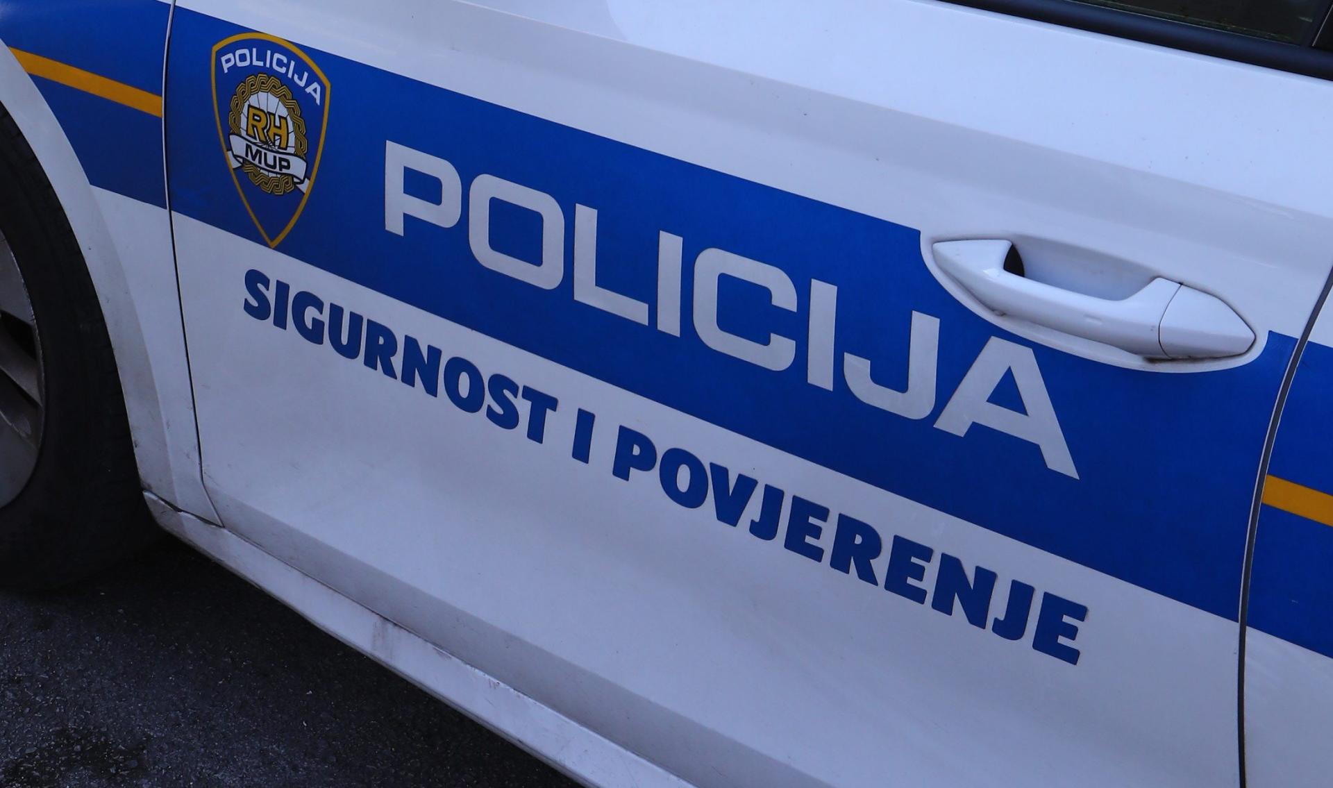 Policija uhitila prometnog recidivistu: vozio je iako mu je dozvola ukinuta i to auto bez prometne dozvole!