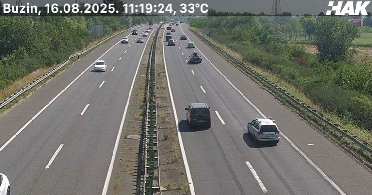 Gužve prema moru, kolone i zastoji na autocestama. Pješak na zagrebačkoj obilaznici