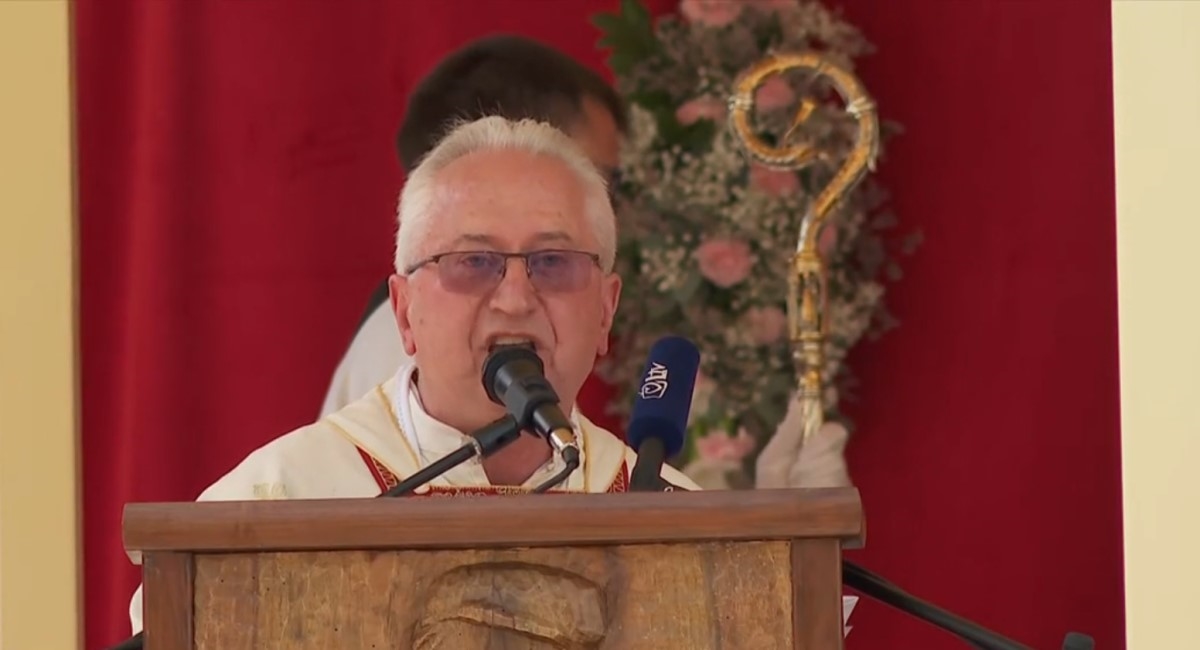 Sinjski svećenik na misi: Neka u patnji umru oni kojima smetaju zajedništvo i pjesma