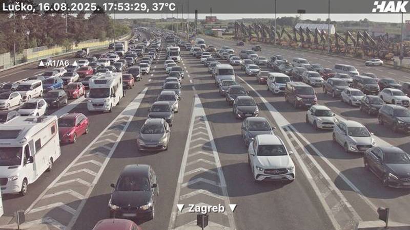 Kod Bosiljeva  kolona od devet km, gužve i na Lučkom. Na A11 vožnja suprotnim smjerom…