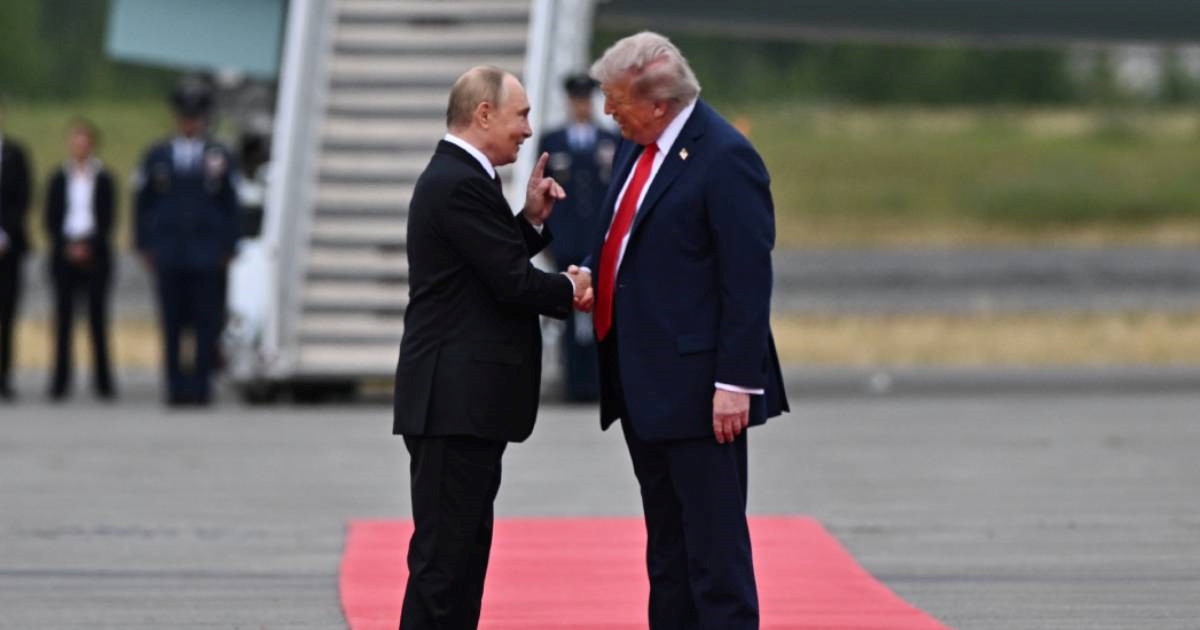 Rukovanje Trumpa i Putina privuklo pažnju javnosti. Tko je zapravo izdominirao?