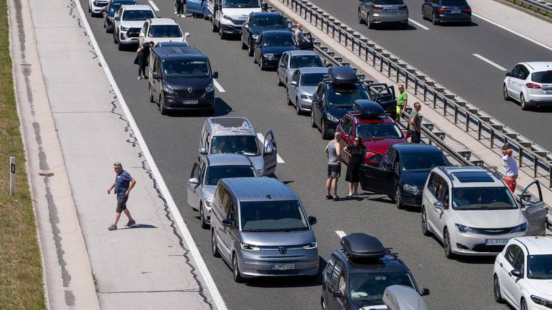 Prometni kolaps! Golemi zastoji na A1, čak 9 km kolone zbog nesreće kod Bosiljeva…