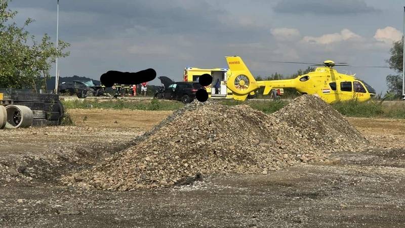 Teška prometna u Oroslavju: Vatrogasci izvlačili ljude iz vozila, stigao je i helikopter!