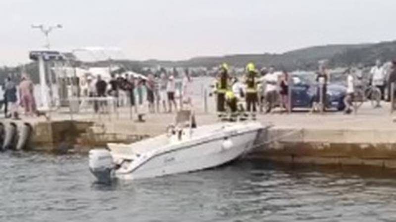 VIDEO Sudarili se brodicama, šest ljudi palo u more, prazan čamac zabio se u obalu Rovinja!