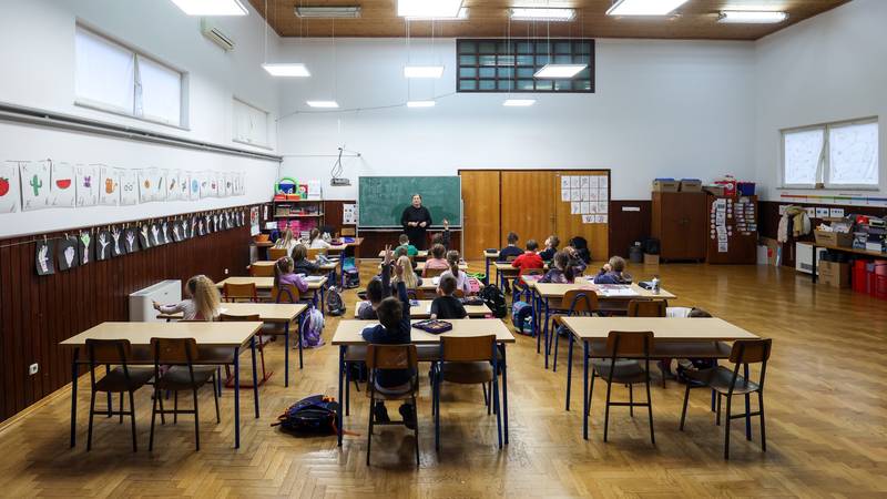 Mještani Dragonošca: ‘Dosta nam je! Ne želimo da djeca u školu idu u vatrogasni dom…’