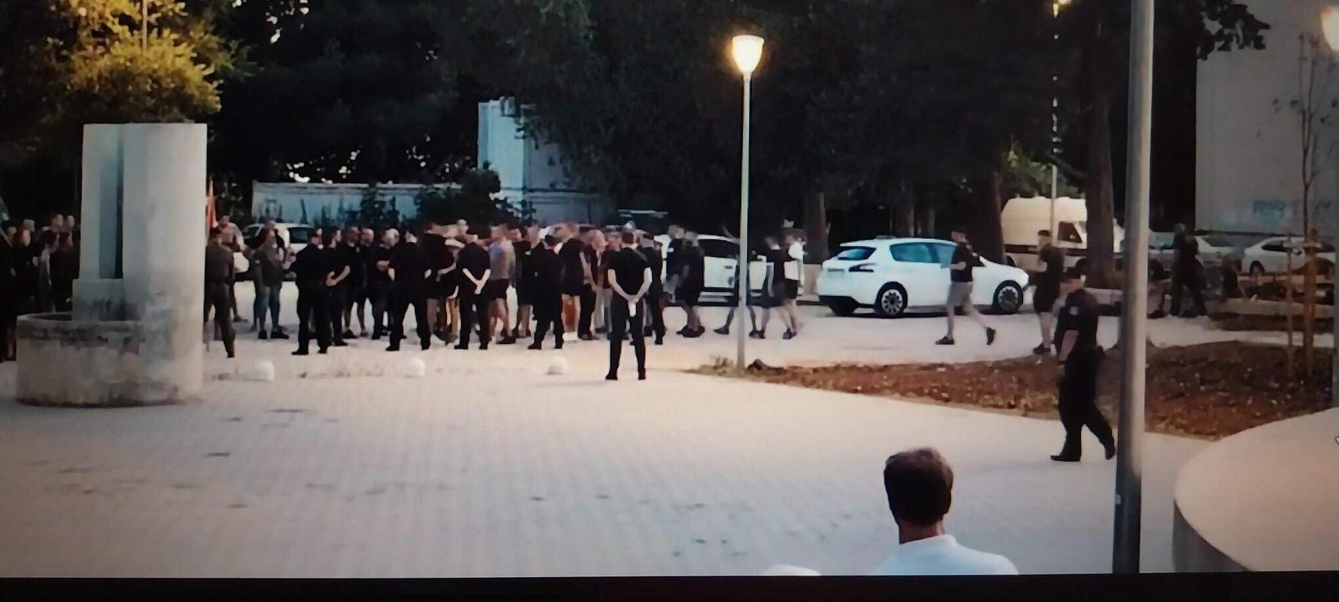Zbog branitelja prekinut festival u Benkovcu: ‘Policija nije napravila ništa, samo su ih gledali u tišini‘