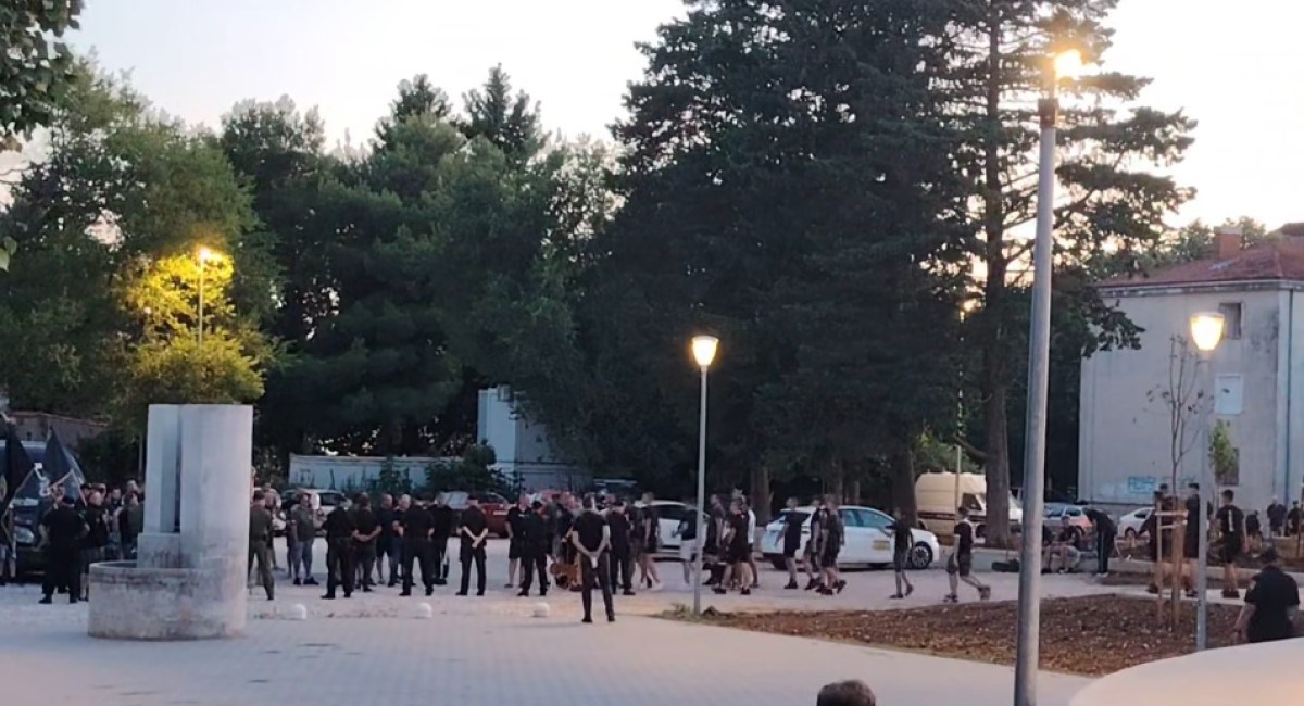 Zbog prosvjeda veterana u Benkovcu otkazana predstava. Policija: Utvrđujemo činjenice