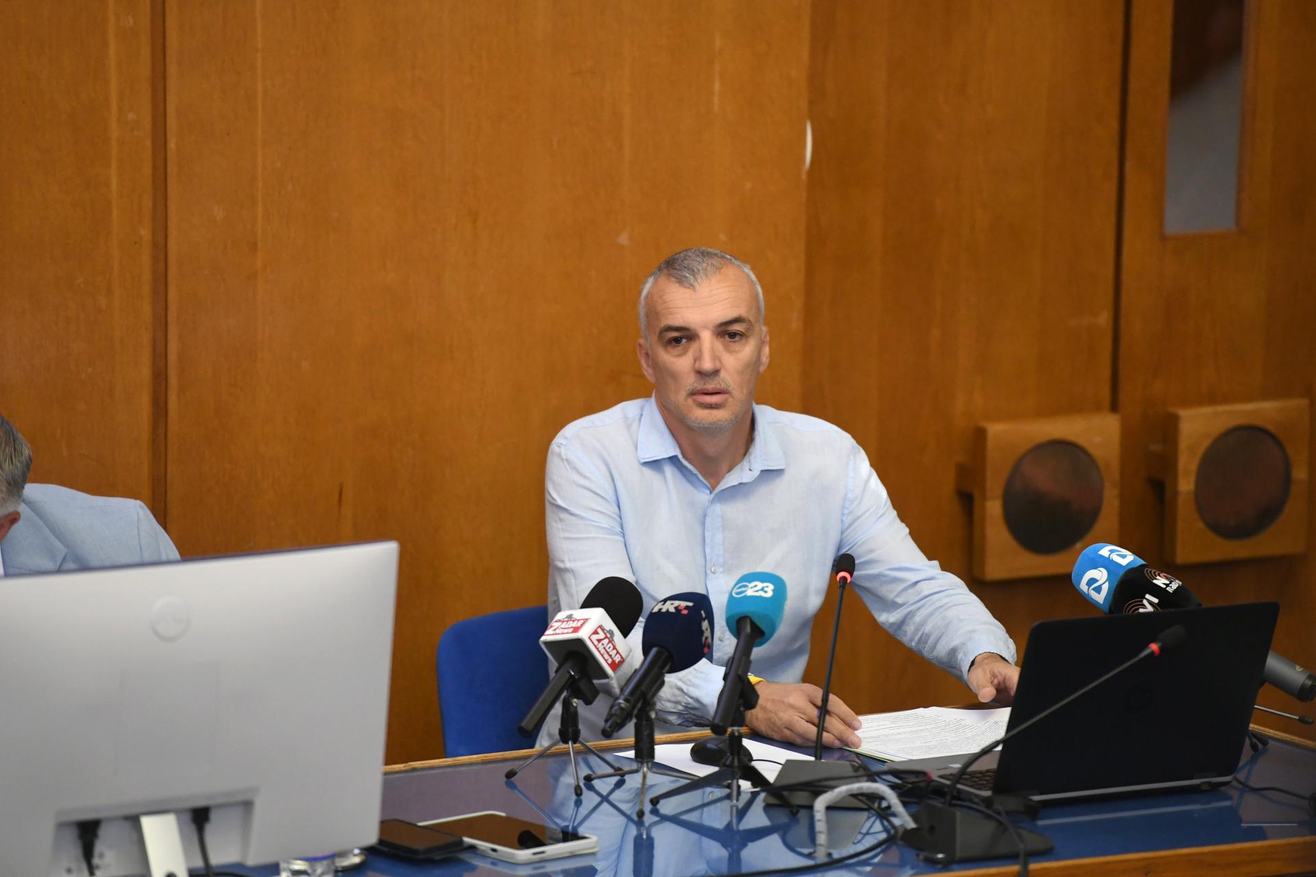 Enio Meštrović: “Koliko je zaposlenih u CGO? Što rade tamo kad nema otpada?” Evo što mu je odgovorio direktor Kozina