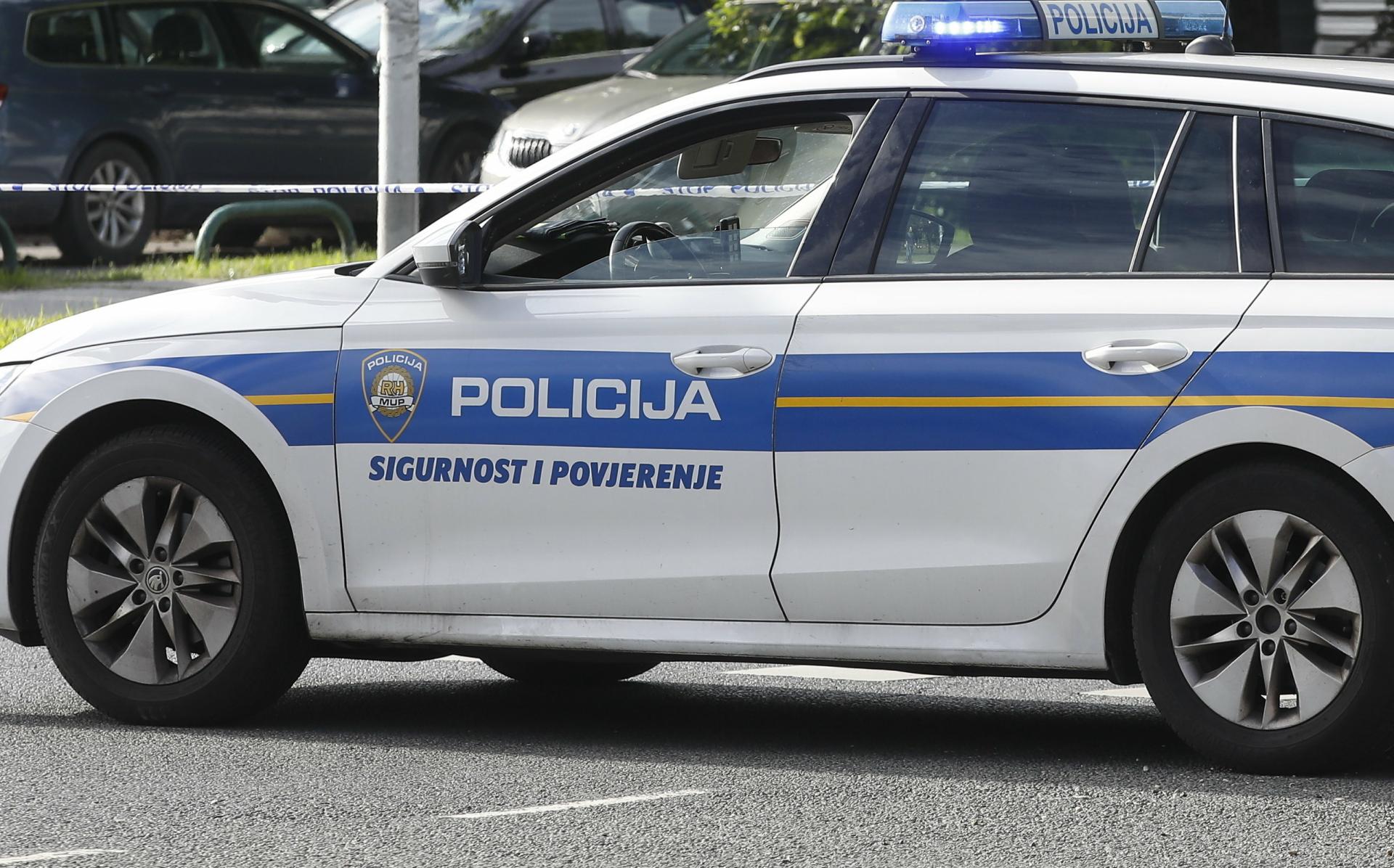U sudaru osobnog vozila i motocikla kod Slanog smrtno stradala jedna osoba
