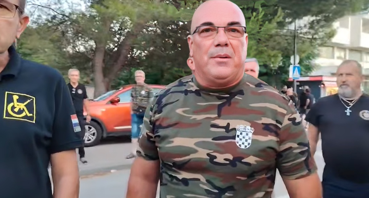 Vođu zabranitelja prozvali da je dezerter i da laže o ratnom putu. Odgovorio je