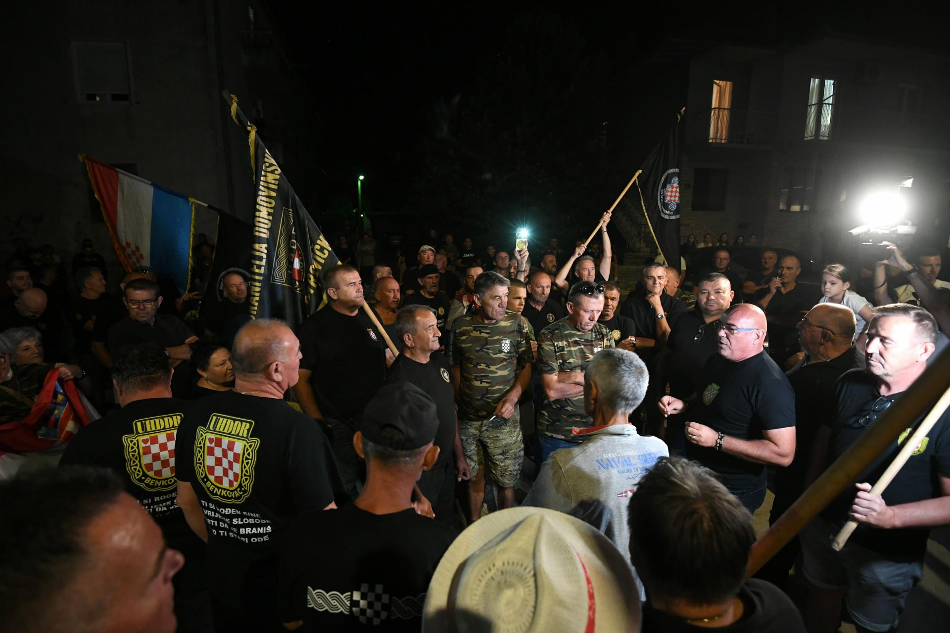 Benkovac, Šibenik…: Hrvatska se zavija u crno, Vlada sjedi na dvije stolice, DP-ovci likuju, a ostali uglavnom šute