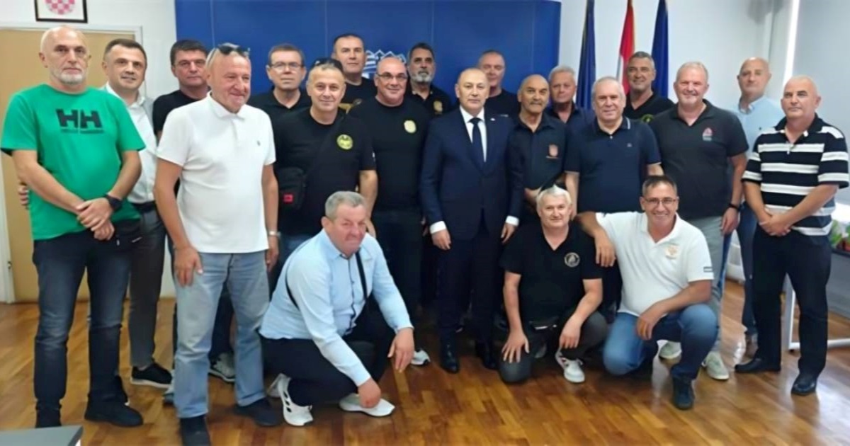 Medved pozvao zabranitelje u ministarstvo. Žale se na “nesmiljene napade na obitelj”