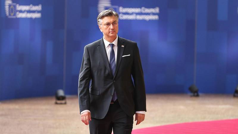 Vlada o prijetnji Jergoviću: ‘Da, premijer i ministar su tu poruku pod okriljem noći  napisali’