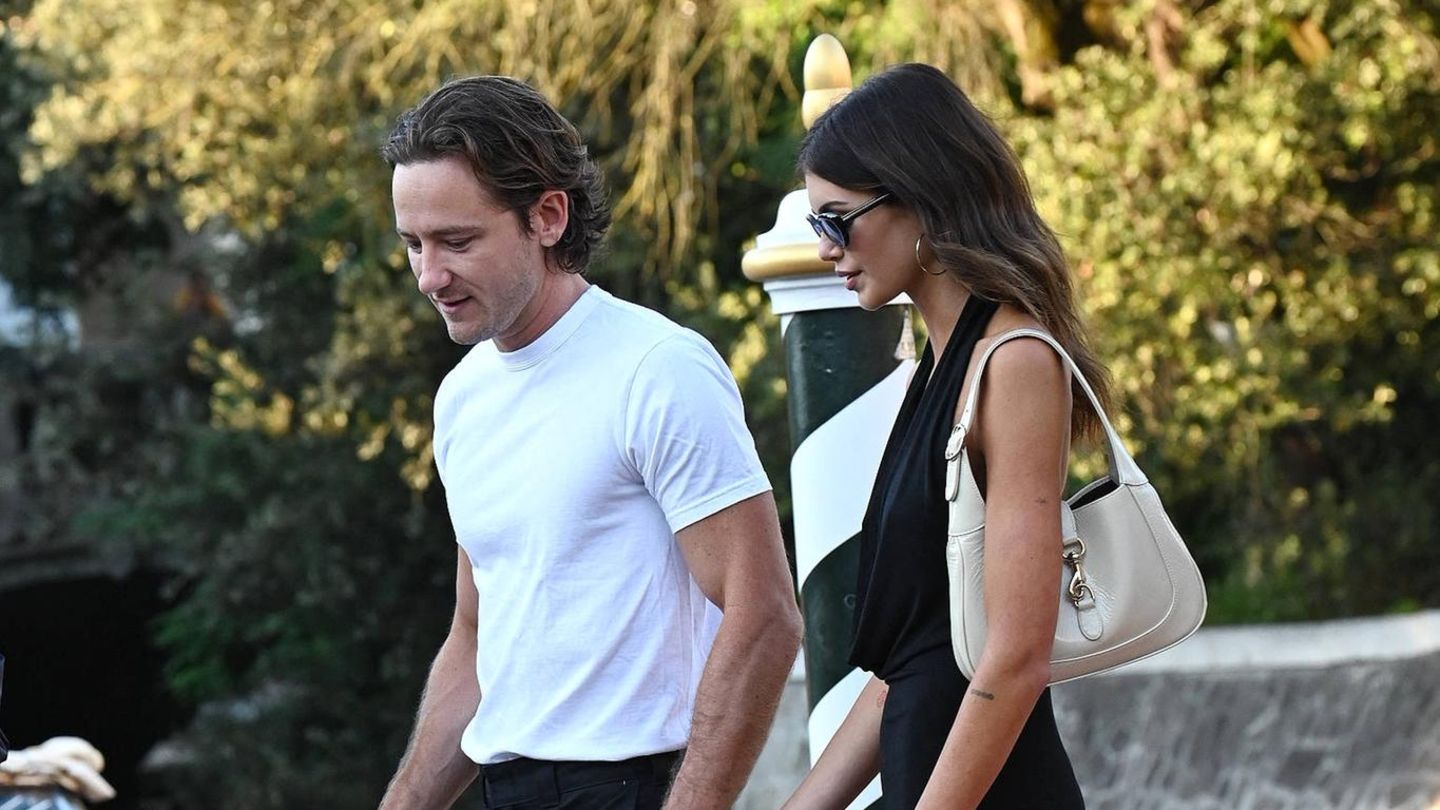 Kaia Gerber: Amore? Držite ruke s Lewisom Pullmanom u Veneciji