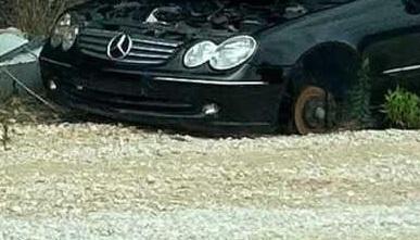 Kod Šibenika netko ostavio Mercedes bez tablica, pogledajte što su mu ljudi napravili: ‘Zašto policija ne reagira!?‘